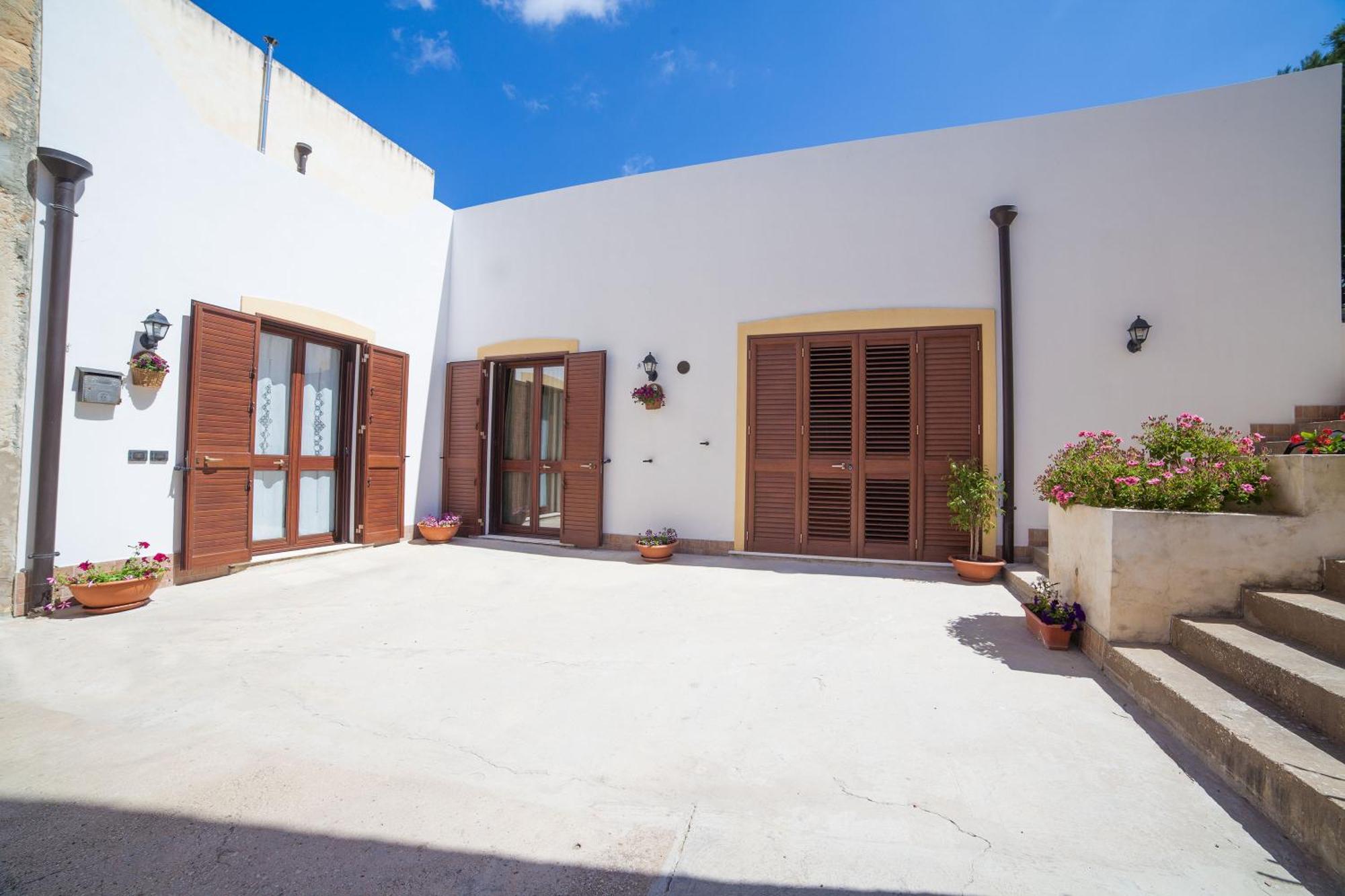 Bianco Sale Trapani Bed & Breakfast Rilievo Exterior photo