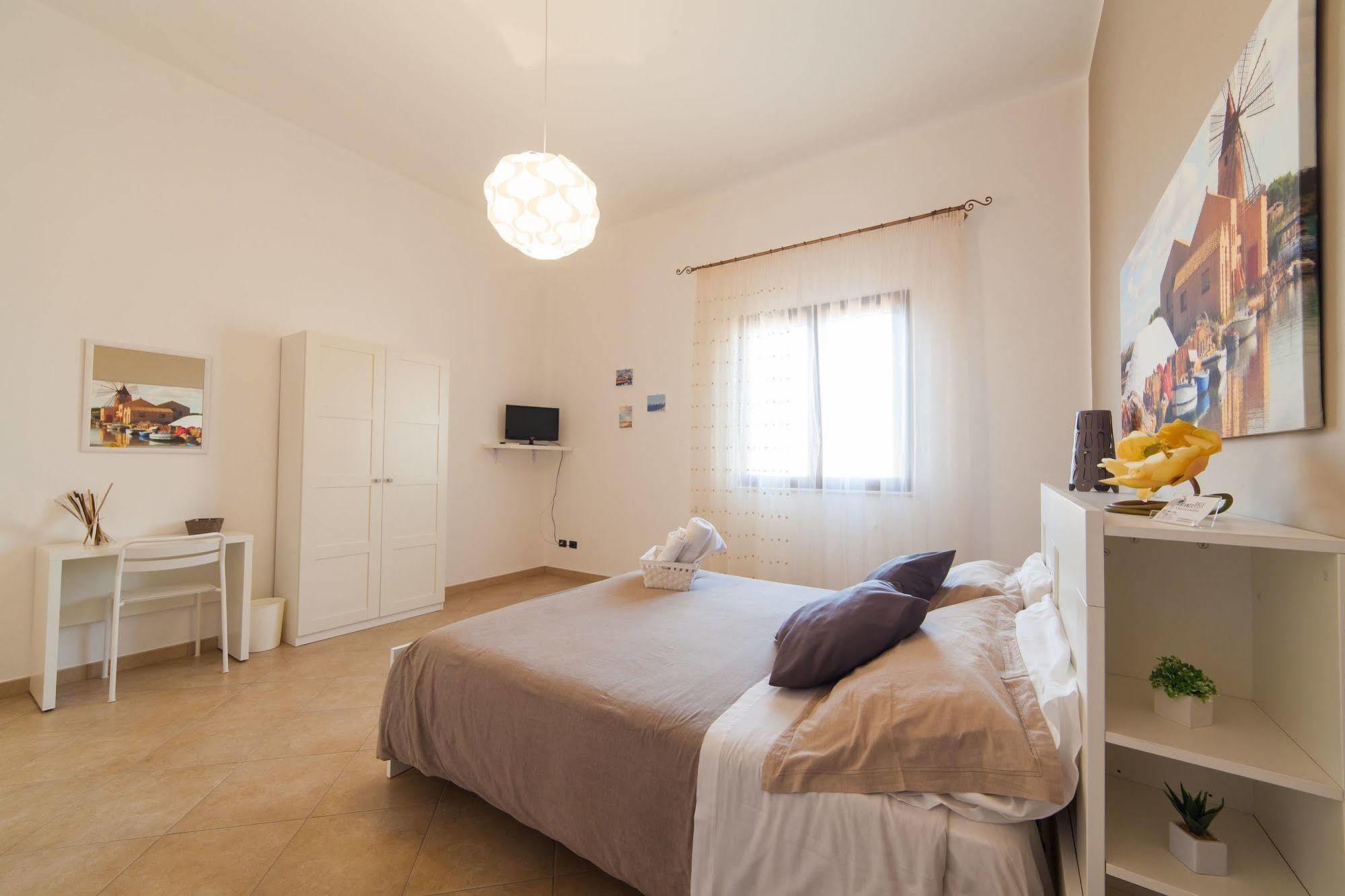 Bianco Sale Trapani Bed & Breakfast Rilievo Exterior photo