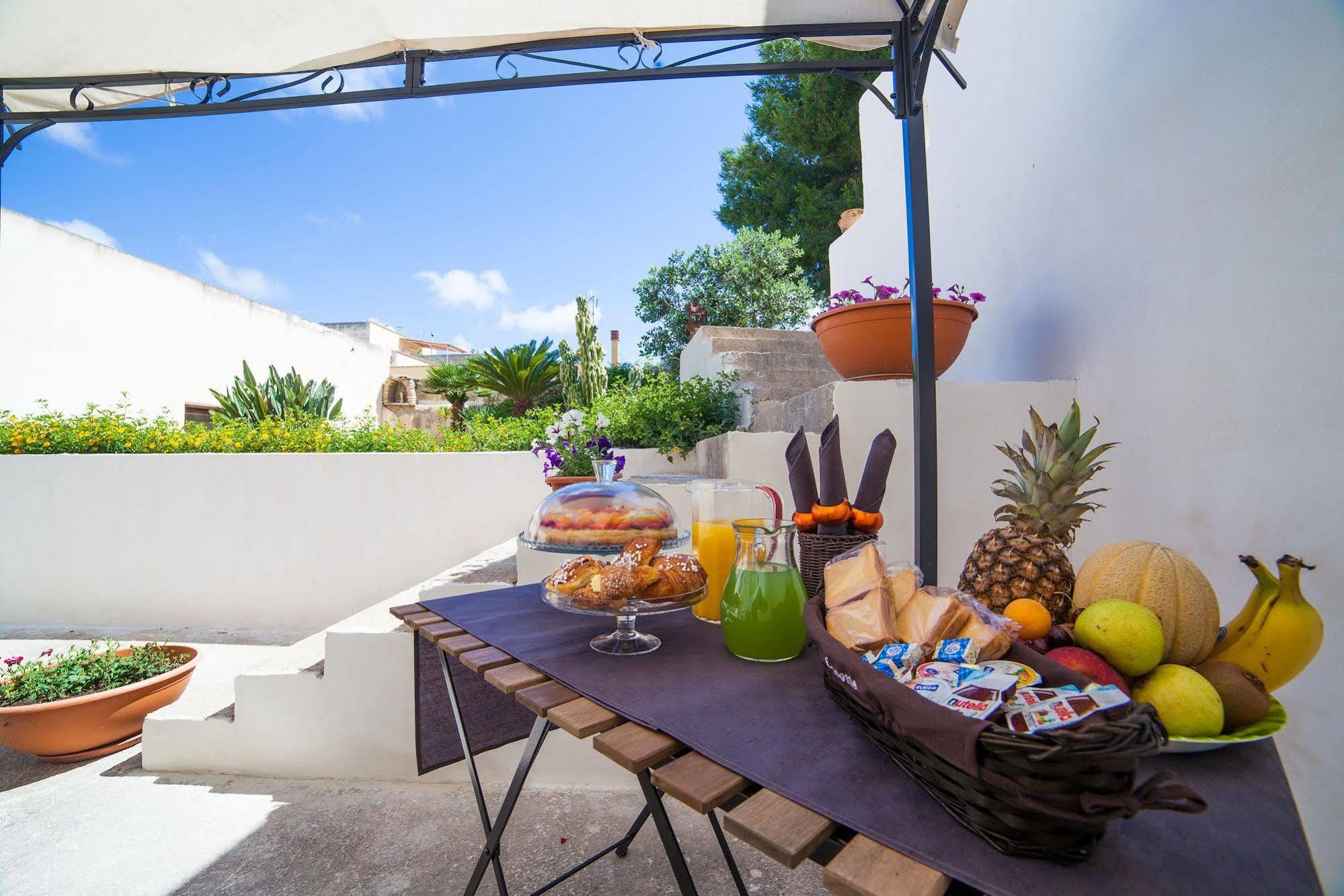 Bianco Sale Trapani Bed & Breakfast Rilievo Exterior photo